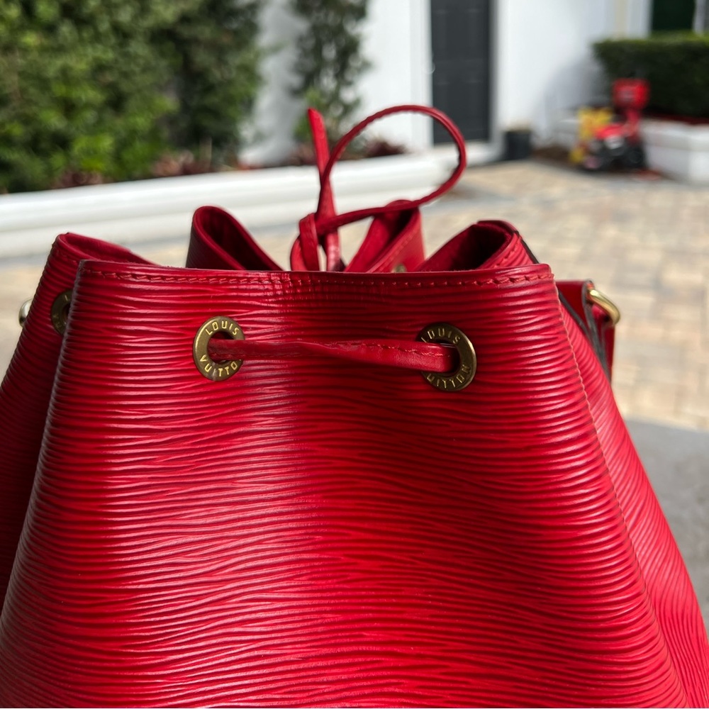Louis Vuitton Noe Red Epi Shoulder Bag - Picture 11 of 12